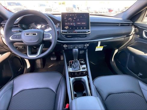 New 2026 Jeep Compass Latitude image 5