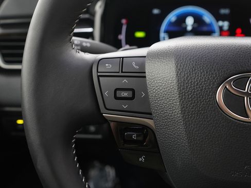 Used 2025 Toyota Camry SE image 23