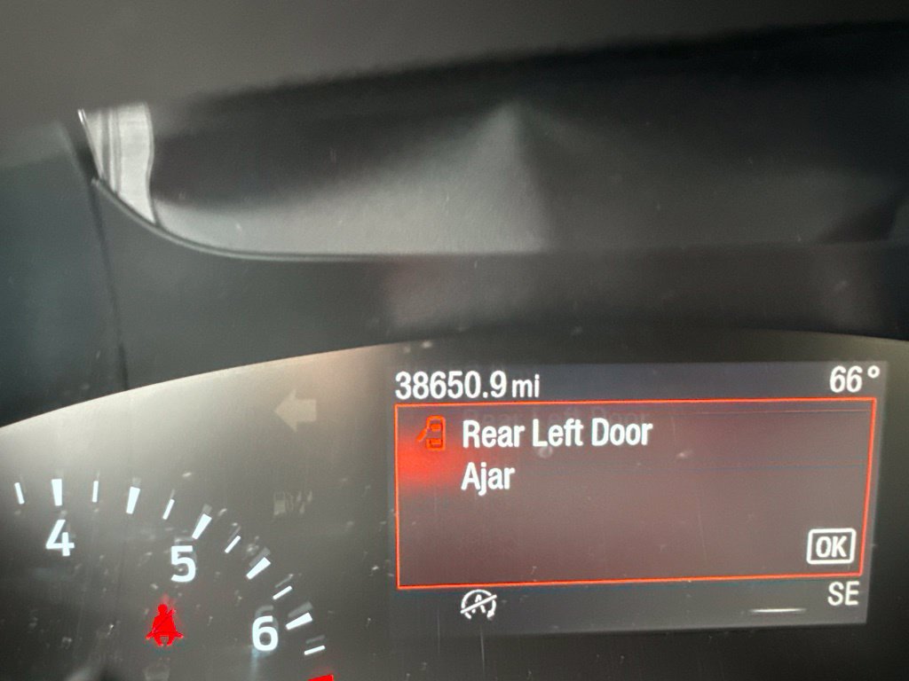 Used 2021 Ford Escape SE w/ SE Sport Appearance Package AWD/4WD image 9