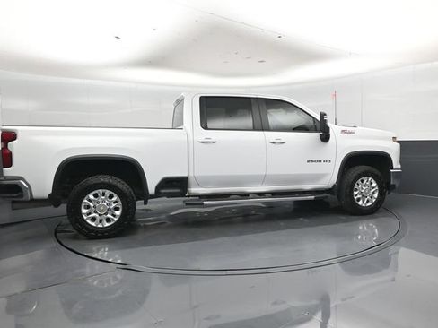 Used 2024 Chevrolet Silverado 2500 LT AWD/4WD image 3