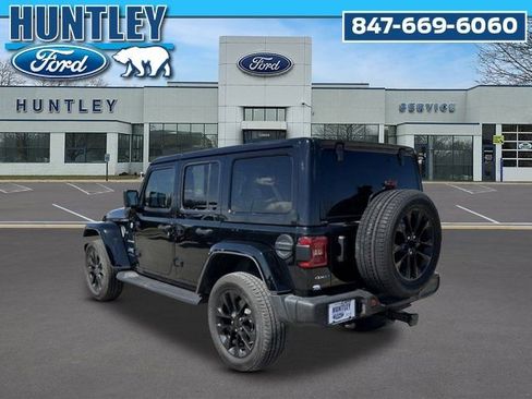 Used 2021 Jeep Wrangler Unlimited Sahara w/ Cold Weather Group AWD/4WD image 6