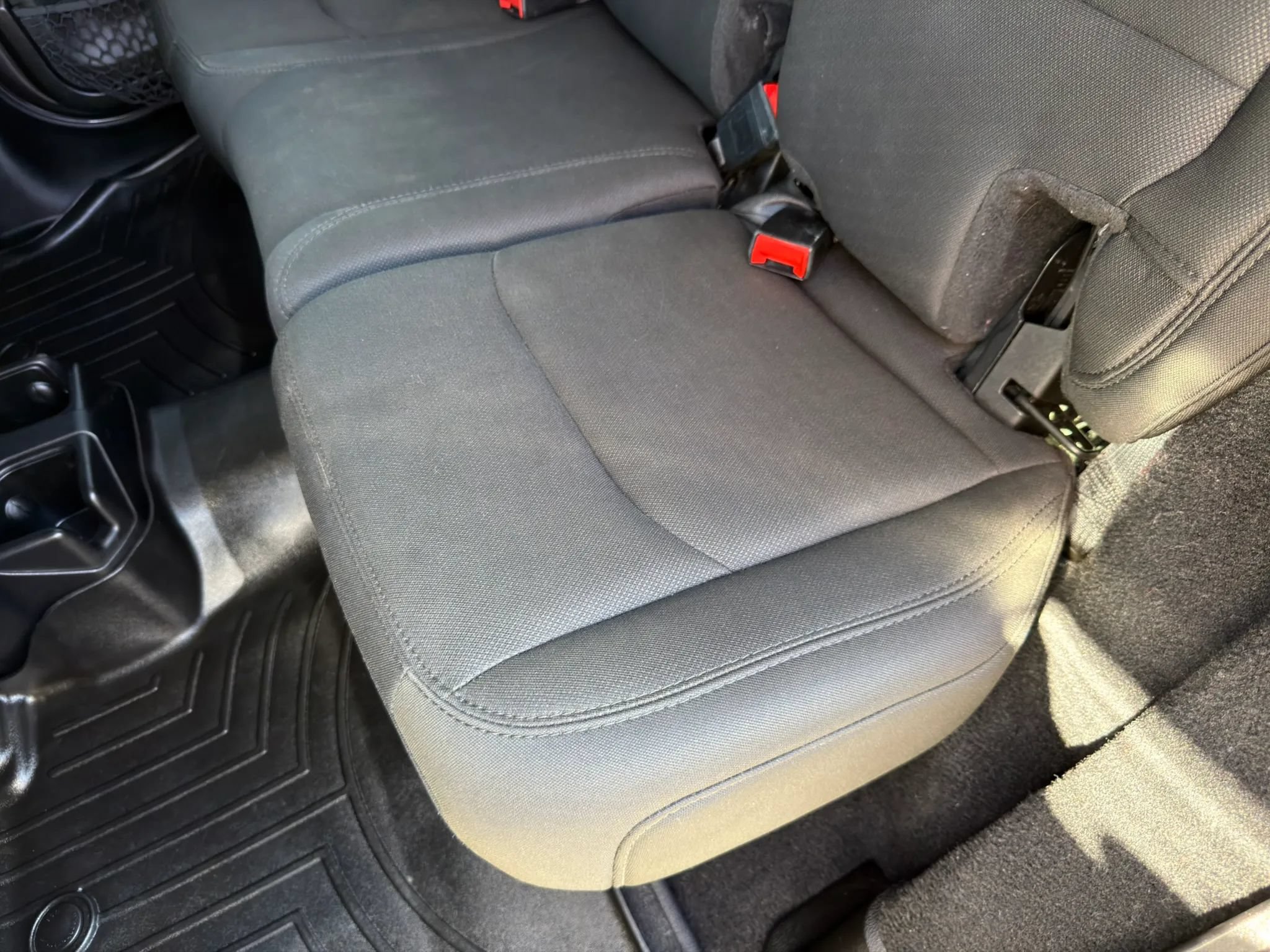 Used 2019 Jeep Wrangler Unlimited Sahara w/ Safety Group AWD/4WD image 32