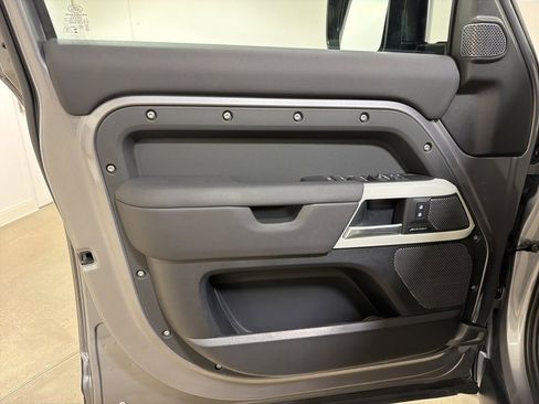 Used 2024 Land Rover Defender 110 S image 9