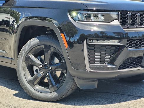 New 2026 Jeep Grand Cherokee Limited w/ Limited Altitude Package AWD/4WD image 2