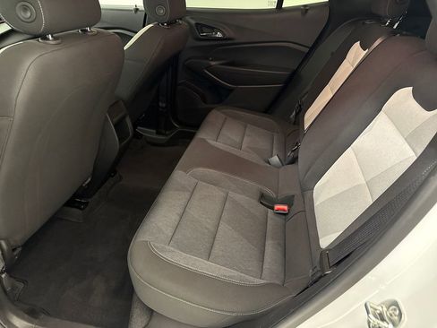 Used 2025 Chevrolet Trax RS w/ Sunroof Package FWD image 18