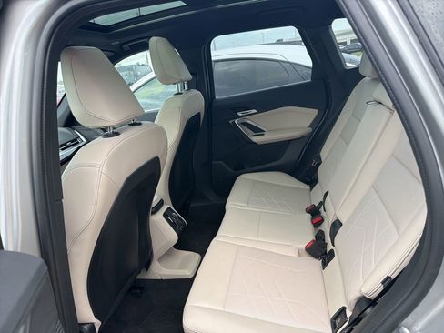 Used 2025 BMW X1 xDrive28i AWD/4WD image 3