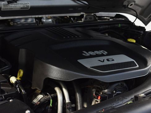 Used 2015 Jeep Wrangler Unlimited Rubicon w/ Dual Top Group image 38