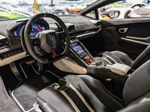 Used 2023 Lamborghini Huracan Tecnica image 17