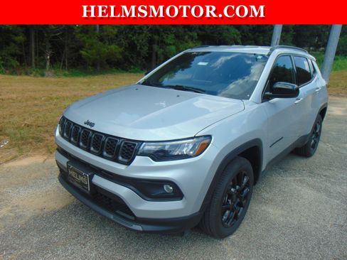 Certified 2025 Jeep Compass Latitude w/ Convenience Group AWD/4WD image 9