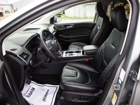 Used 2024 Ford Edge Titanium image 20