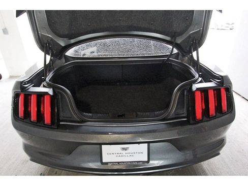Used 2016 Ford Mustang Coupe RWD image 21