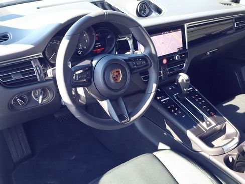 New 2026 Porsche Macan image 4