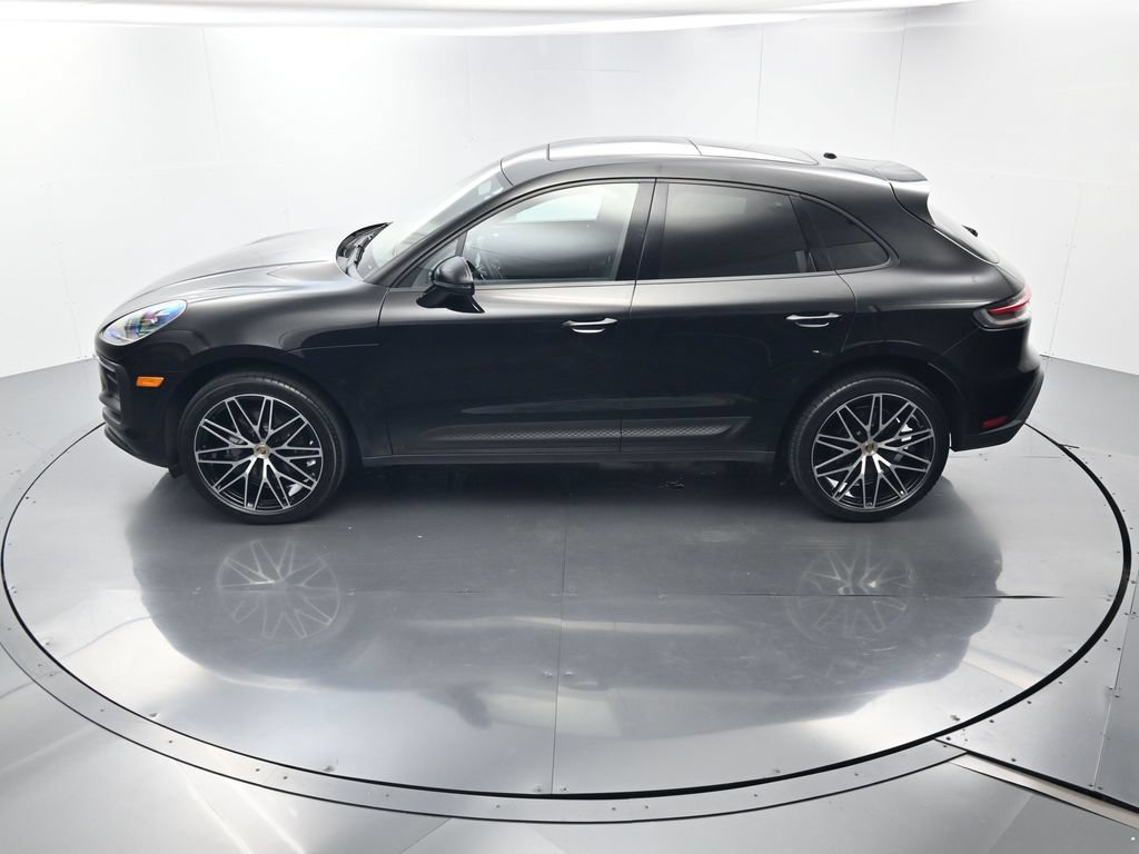 Used 2023 Porsche Macan AWD/4WD image 35