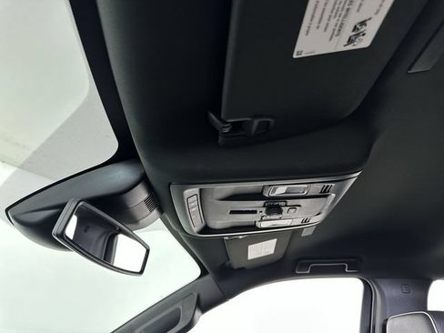Used 2025 GMC Yukon Elevation AWD/4WD image 19