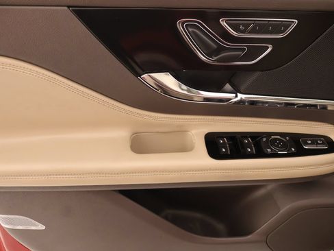 Used 2021 Lincoln Corsair Reserve w/ Elements Package FWD image 17