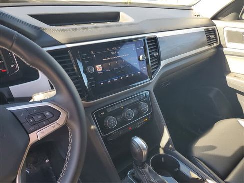 Used 2022 Volkswagen Atlas SE w/ Black Wheel Package image 30