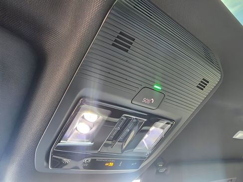 Used 2025 Volkswagen Atlas Cross Sport SEL Premium R-Line image 23