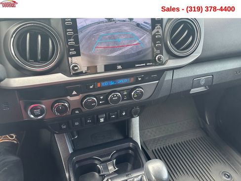 Used 2021 Toyota Tacoma TRD Off-Road w/ TRD Premium Off Road Package AWD/4WD image 20
