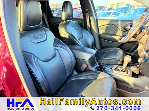 Used 2017 Jeep Cherokee Overland image 33