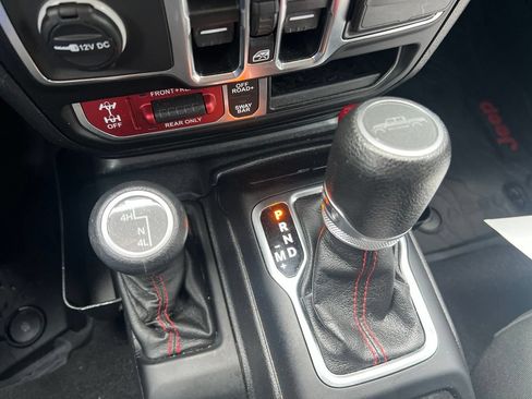Used 2021 Jeep Gladiator Rubicon AWD/4WD image 36