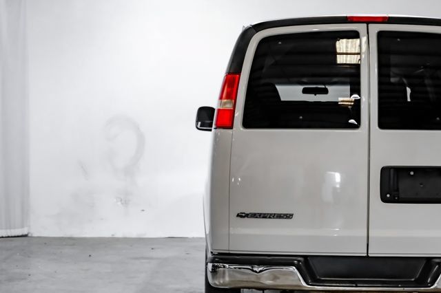 Used 2018 Chevrolet Express 2500 LT w/ LT Preferred Equipment Group RWD image 38