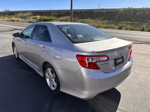 Used 2014 Toyota Camry SE FWD image 4