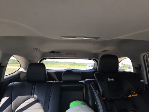 Used 2023 Toyota Highlander XLE FWD image 16