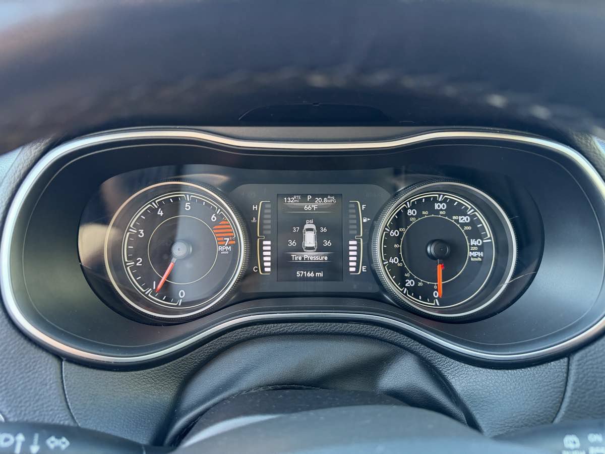 Used 2019 Jeep Cherokee Latitude Plus AWD/4WD image 23