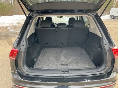 Used 2020 Volkswagen Tiguan SE image 18
