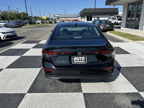 Used 2025 Honda Accord SE image 4