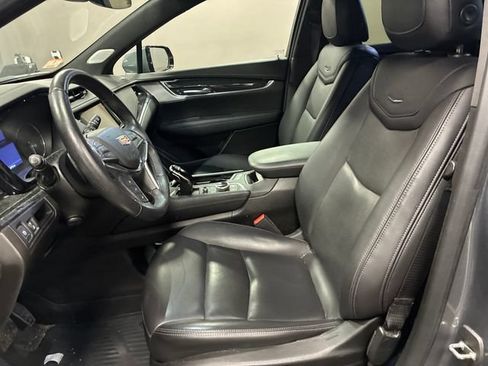Certified 2022 Cadillac XT5 Premium Luxury AWD/4WD image 9