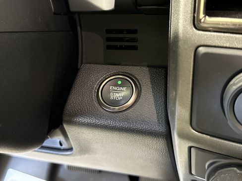 Certified 2018 Ford F150 Raptor w/ Equipment Group 802A Luxury image 28