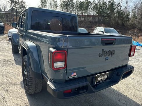 Used 2024 Jeep Gladiator Sport image 10