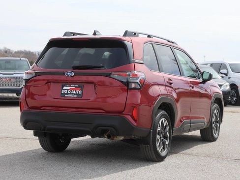 Used 2025 Subaru Forester Premium image 9