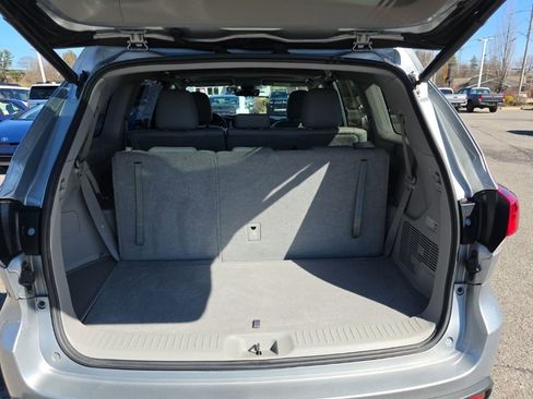 Certified 2018 Toyota Highlander XLE w/ Carpet Mat Package (TMS) image 6