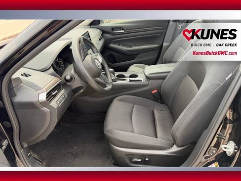 Used 2025 Nissan Altima 2.5 SV FWD image 15