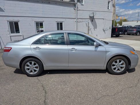 Used 2009 Toyota Camry LE FWD image 10