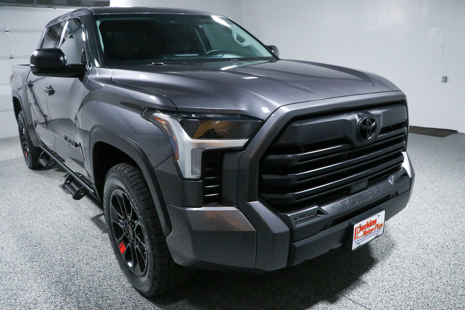 Used 2023 Toyota Tundra SR5 w/ SR5 Convenience Package AWD/4WD image 5