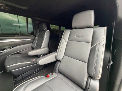 Used 2025 Cadillac Escalade ESV Sport w/ Touring Package AWD/4WD image 15