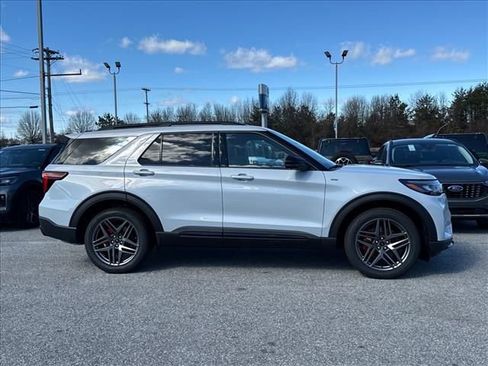 New 2026 Ford Explorer ST-Line w/ ST-Line Street Pack AWD/4WD image 2