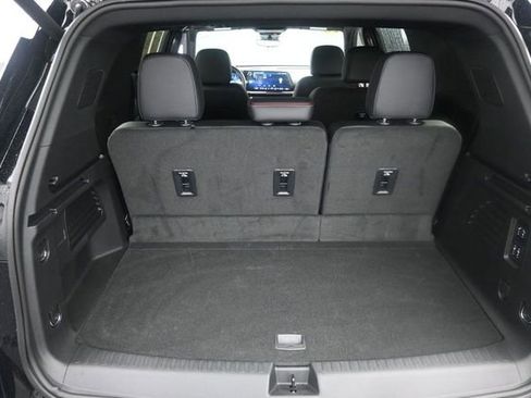 Used 2026 Chevrolet Traverse RS FWD image 23