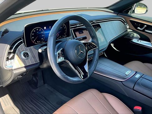 Used 2025 Mercedes-Benz E 350 4MATIC Sedan image 18