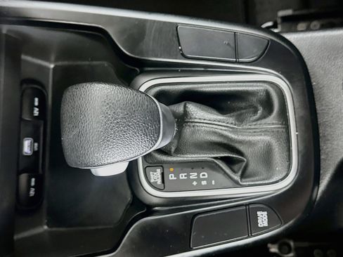 Used 2025 Kia Soul LX w/ LX Technology Package FWD image 24
