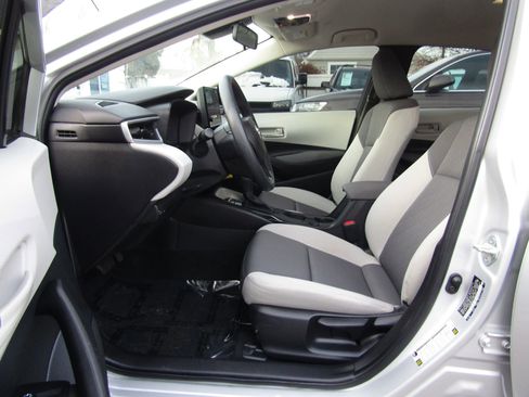 Used 2023 Toyota Corolla LE image 14