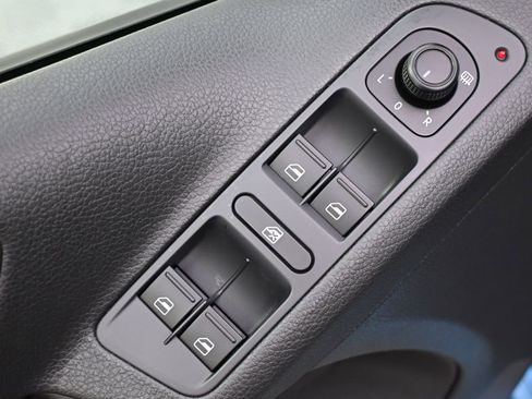 Used 2018 Volkswagen Tiguan Limited w/ Premium Package image 23