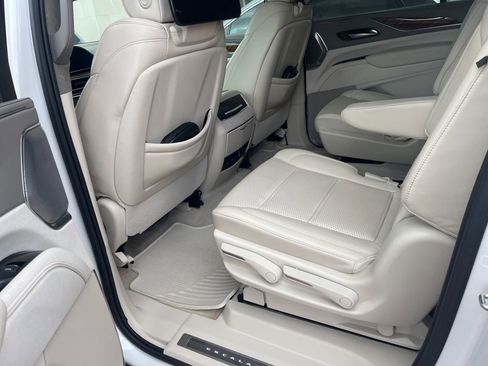 Used 2024 Cadillac Escalade ESV Premium Luxury Platinum image 5