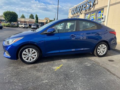 Used 2020 Hyundai Accent SE FWD image 2