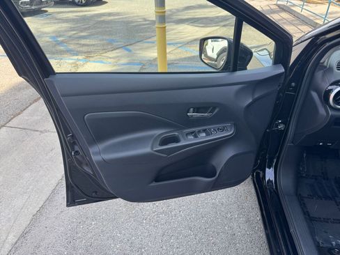 Used 2025 Nissan Versa SV image 18