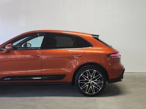 Used 2023 Porsche Macan AWD/4WD image 7