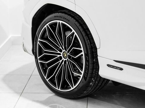 Used 2025 Lamborghini Urus Performante AWD/4WD image 68